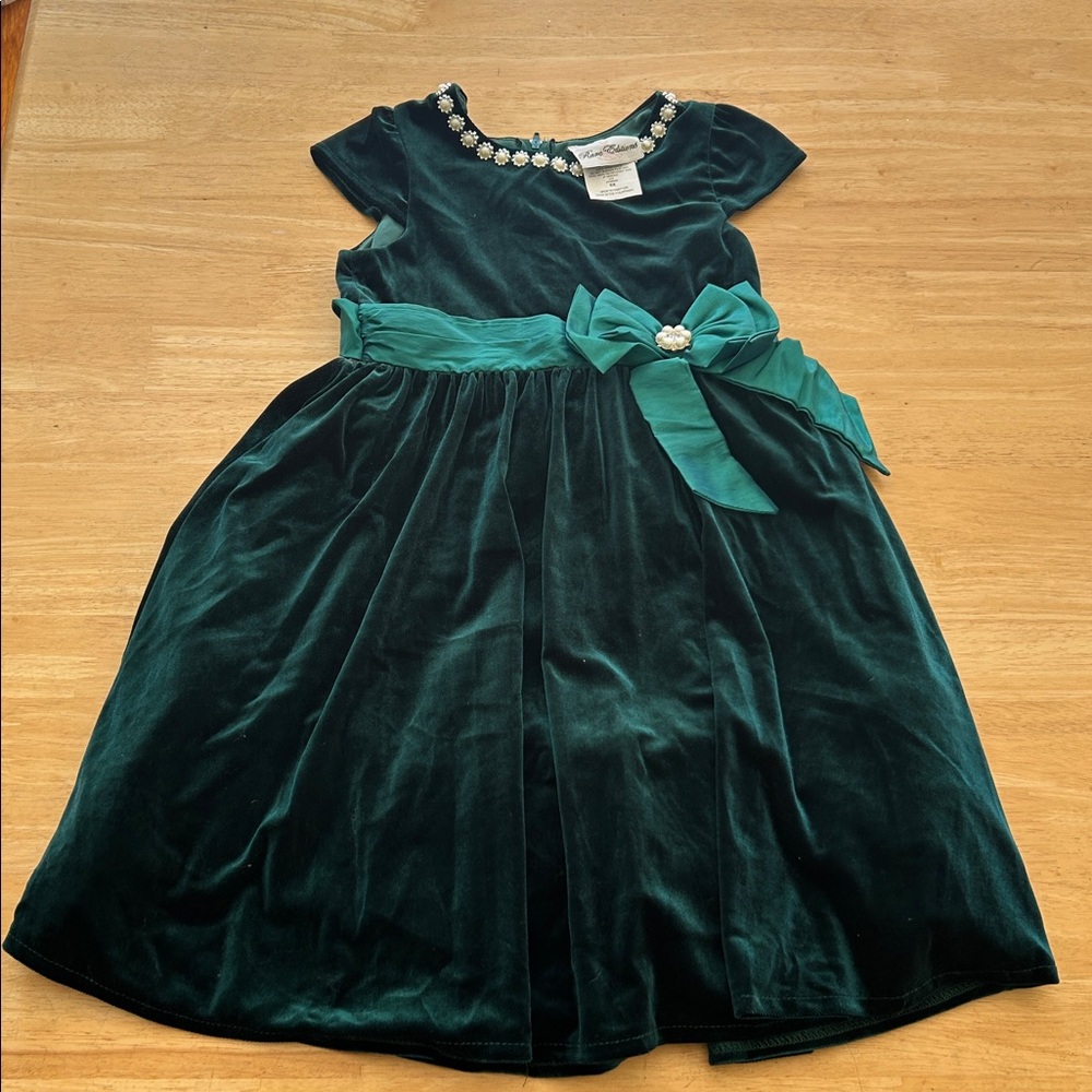 Rare Editions Size 6x Elegant Green Velvet Dress with Bow GUC